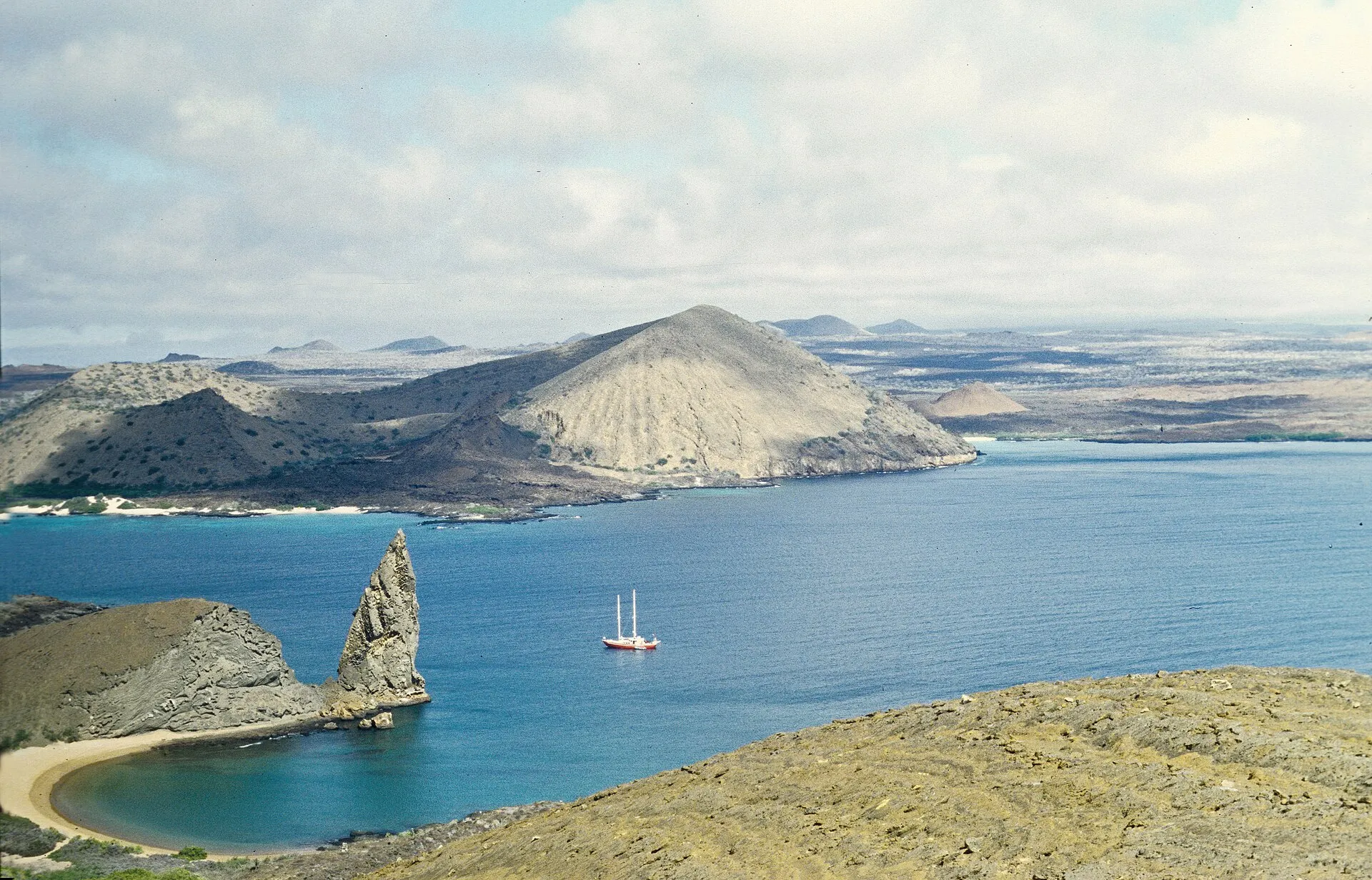 Pinnacle Rock and the twin bays of Bartolomé Island, Galápagos