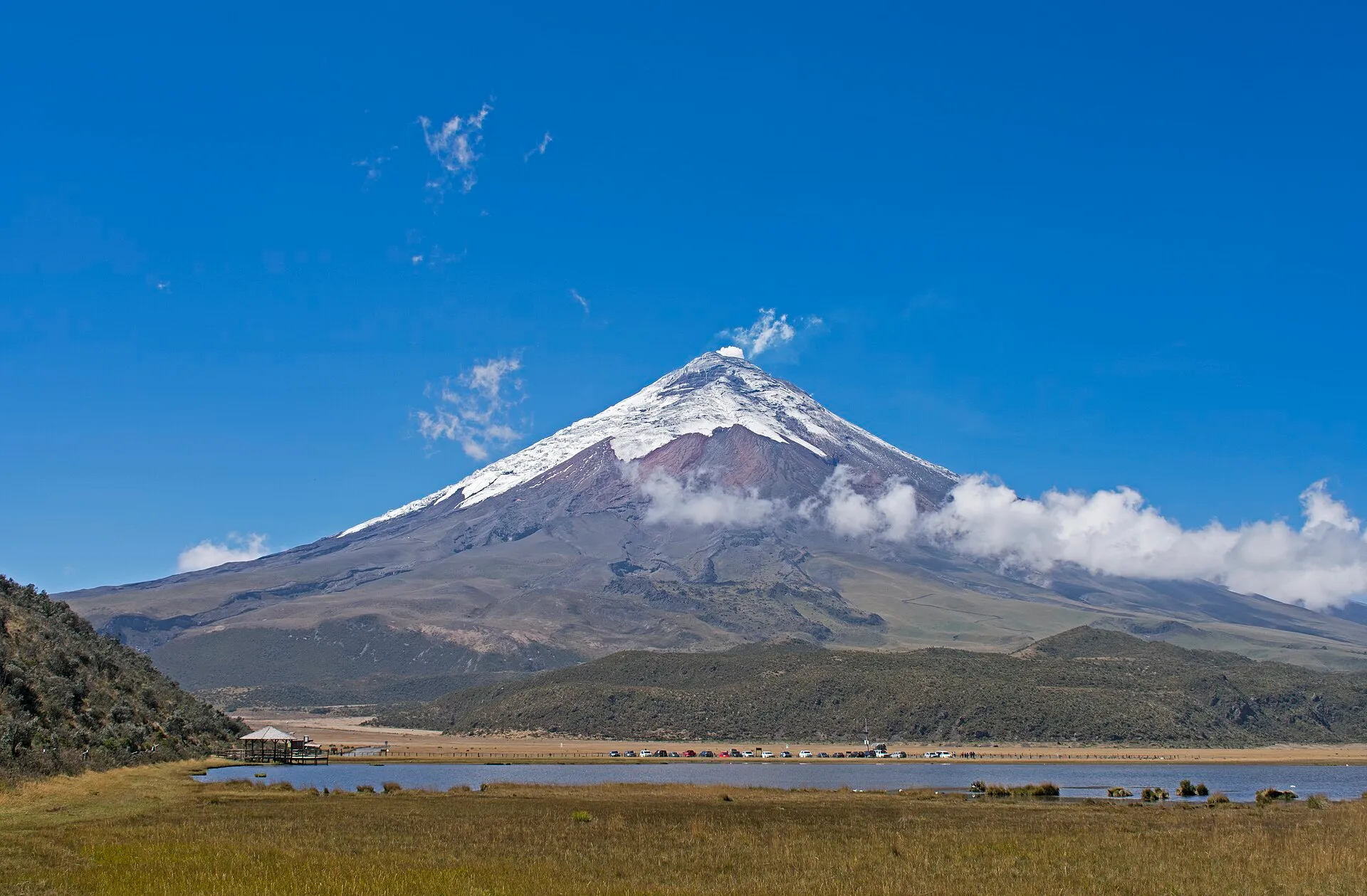 Cotopaxi seen from the trail around Laguna Limpiopungo