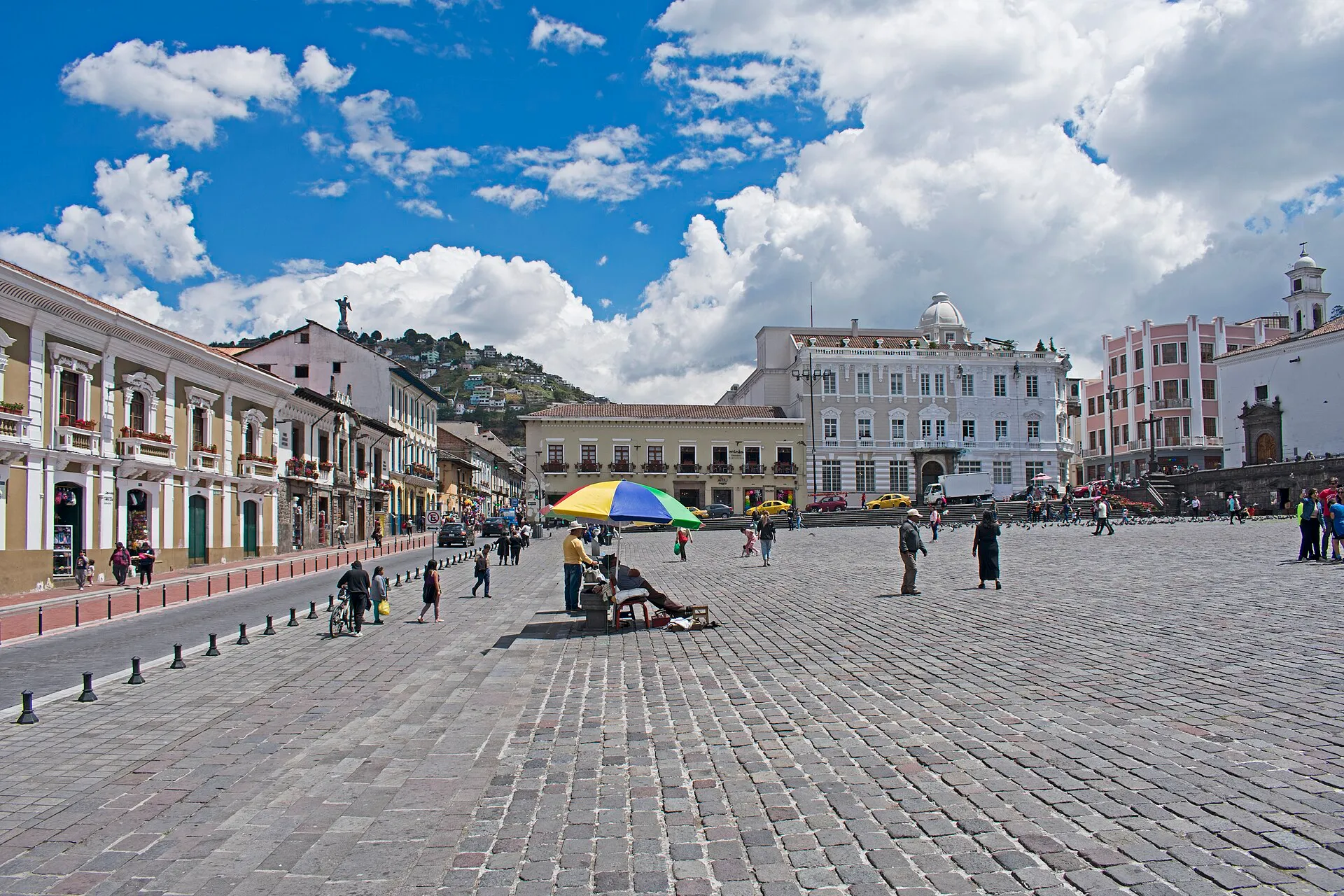 Plaza de San Francisco in Quito’s old town, with El Panecillo beyond